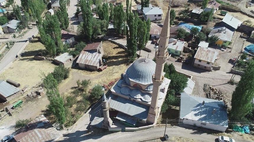 25 Yıllık Caminin 58 Yıllık Minaresi