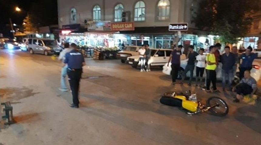 Kazaya Sebep Olan Motosiklet S&uuml;r&uuml;c&uuml;s&uuml; Ka&ccedil;arken Kaza Yaptı