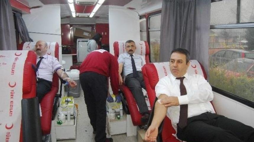 Adliye Personeli Kan Verdi