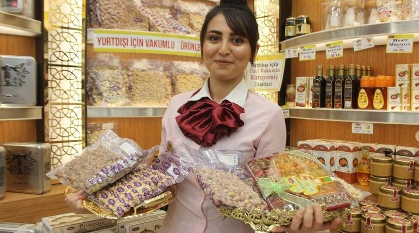 Gurbet&ccedil;iler Ve Turistler, Tonlarca Yemişi Vakumlatarak G&ouml;t&uuml;rd&uuml;