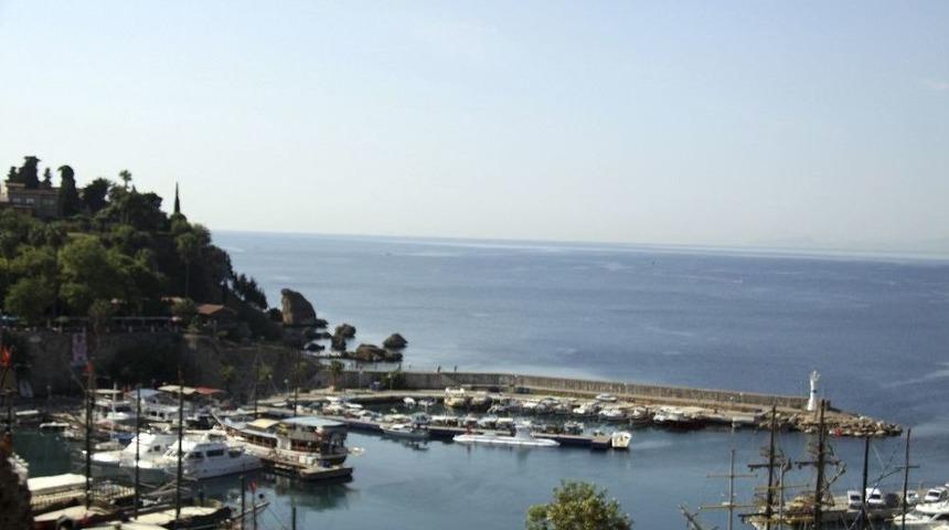 Antalya&rsquo;da 5,2 İle Sallandı