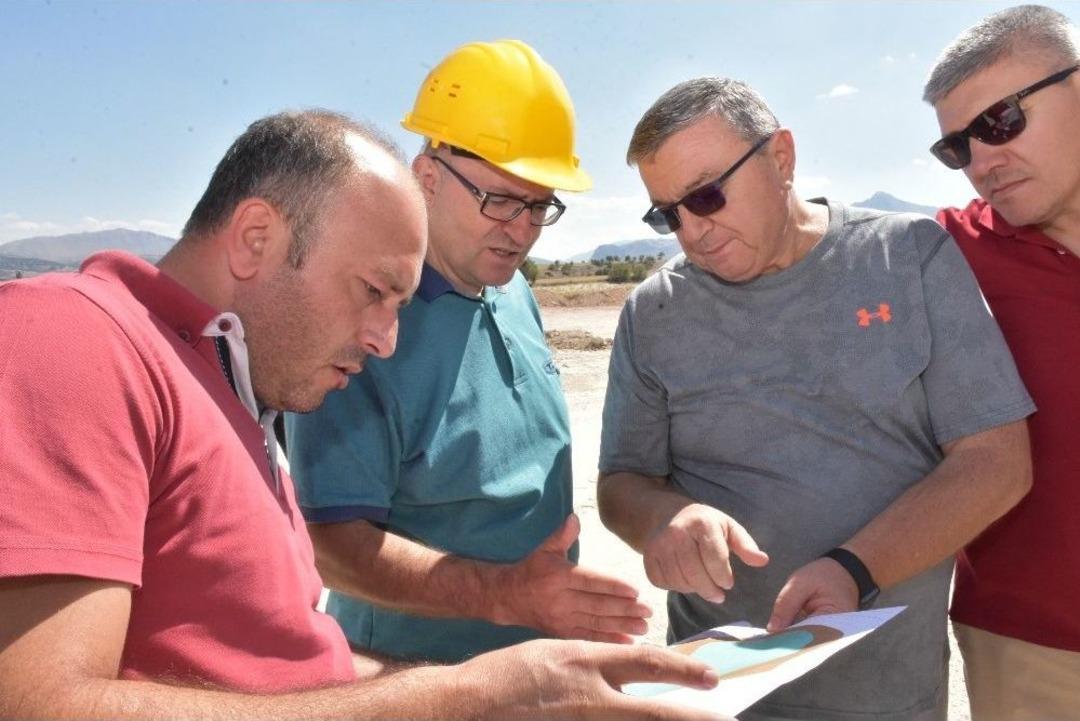 Mak&uuml; Rekt&ouml;r&uuml; Korkmaz Projeleri İnceledi