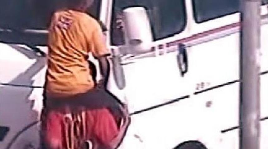 Suriyeli &Ccedil;ocuklar 1 Lira İ&ccedil;in &Ouml;l&uuml;m&uuml; G&ouml;ze Alıyor