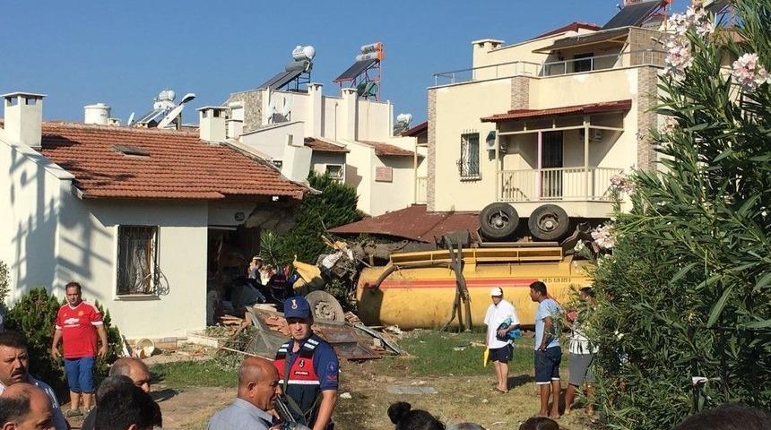 Kontrolden &Ccedil;ıkan Vidanj&ouml;r Siteye Daldı: 1 &Ouml;l&uuml;