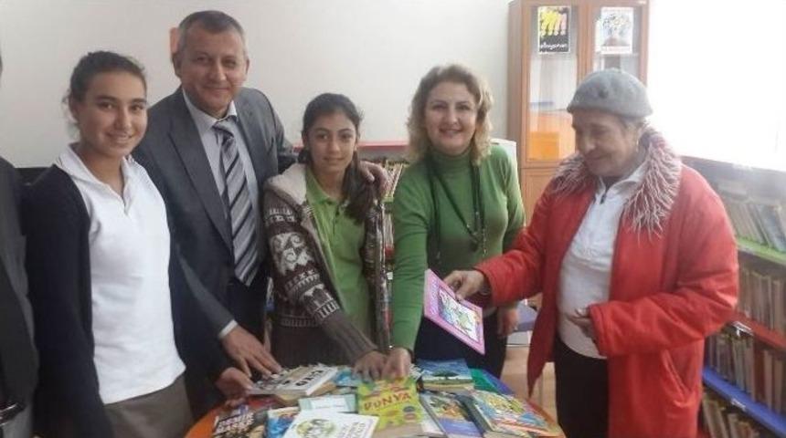 Muğla&rsquo;da Yabancılardan Noel&rsquo;de Kitap Bağışı