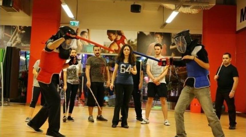 Kaşkol Ve Şal Hem Soğuk Hem De Hırsızlardan Koruyor