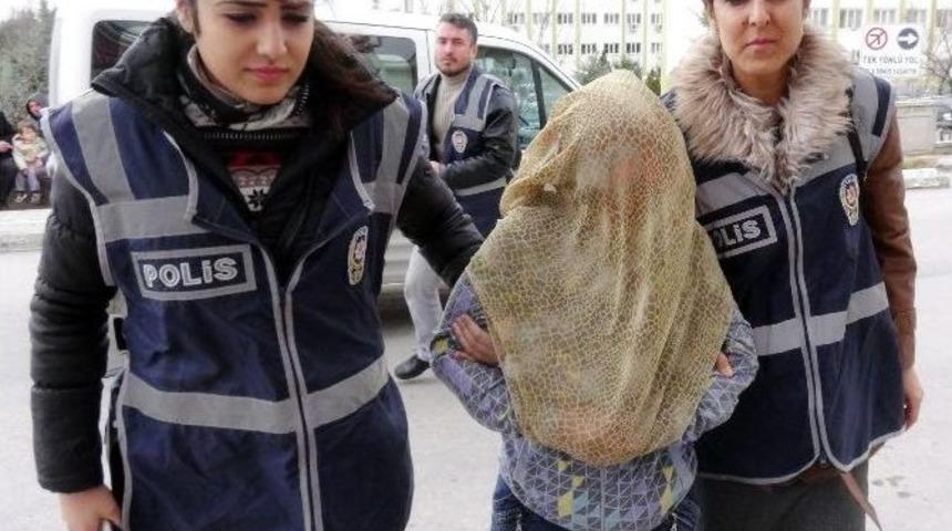 Bebeğini &Ouml;l&uuml;me Terk Eden Anne Yakalandı