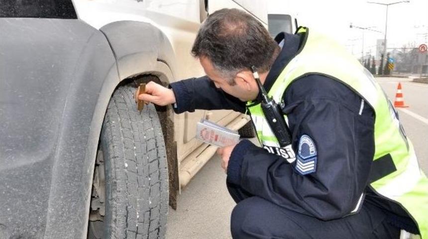Trafik Polisleri, Kış Lastiği Denetimlerine Başladı