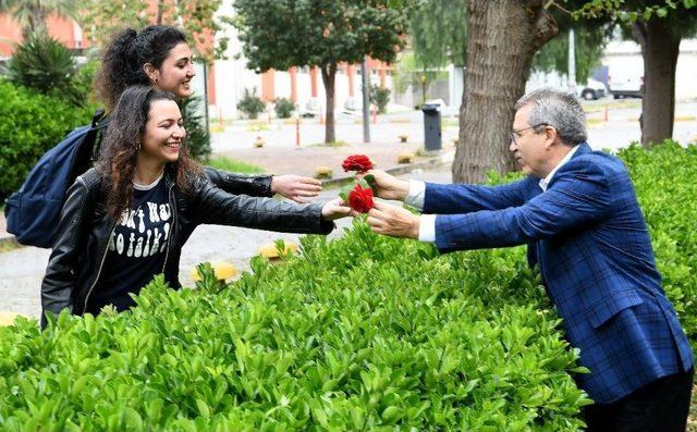 Hoca İle Öğrenci Arasındaki Duvar Ege’de Kalkıyor