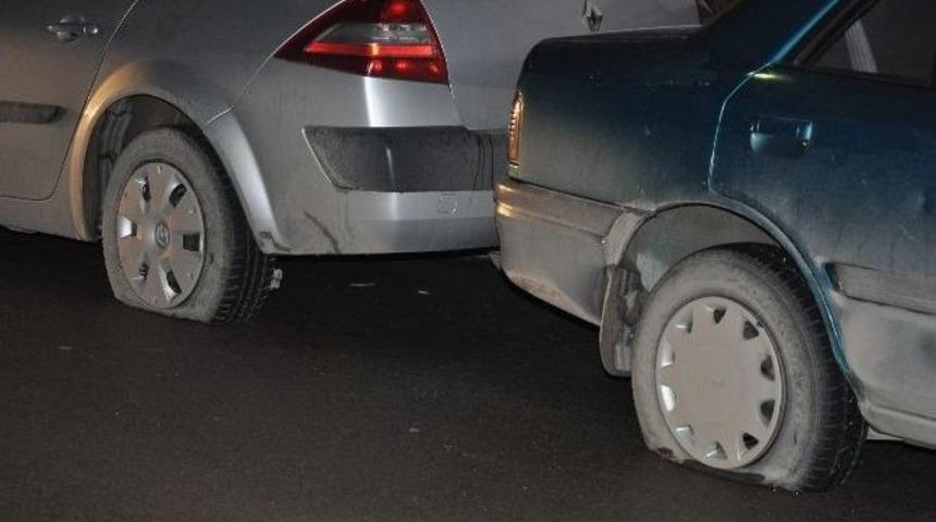 40 Aracın Lastiğini Kesen İki Kişi Tutuklandı