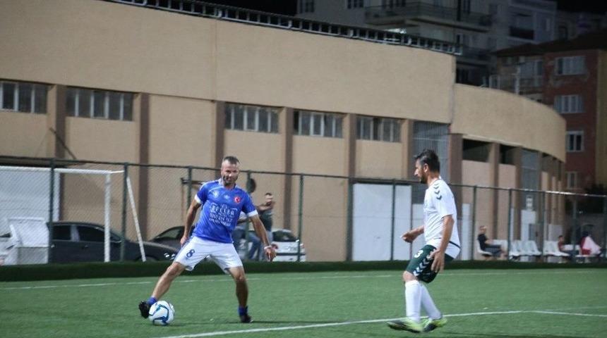 Masterlar Sahada Şampiyonluk İçin Ter Döktü