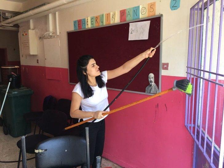 Silvan’da Müdür Ve Öğretmenler Okulu Temizledi G5