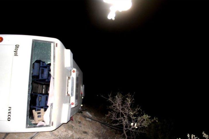 Üzüm İşçilerini Taşıyan Otobüs Devrildi: 31 Yaralı G1