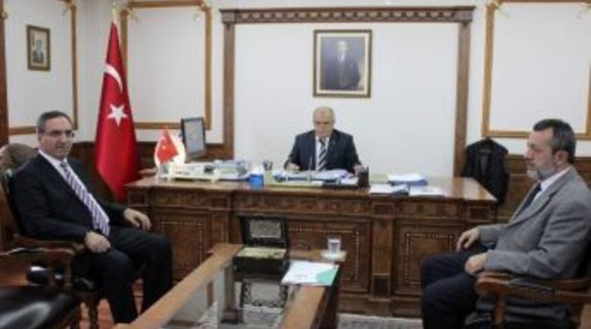 7 Yıldır A&ccedil;ılamayan Tıp Fak&uuml;ltesi İ&ccedil;in Vali Girişimde Bulundu