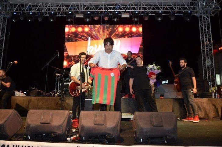 Kurtuluş Gecesi Coşkuyla Aydınlandı G5