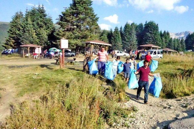 Bursagaz Doğa Kulübü, Uludağ’da 90 Poşet Çöp Topladı