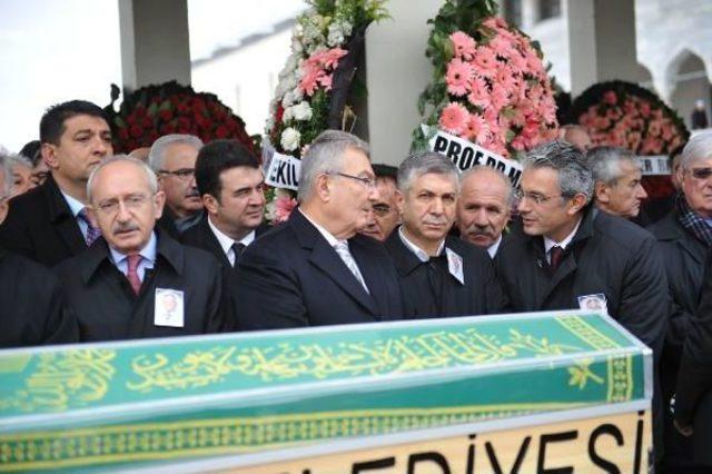 Kılıçdaroğlu, Gençlik Kolları Eski Genel Başkanlarından Belovacıklı'nın Cenaze Törenine Katıldı