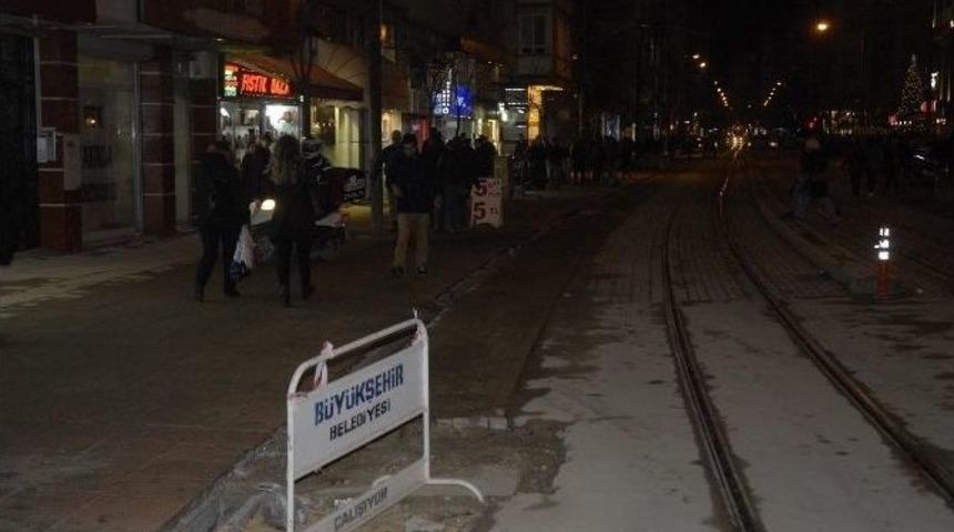 Trafiğe Kapatılan Yol Otoparka D&ouml;nd&uuml;