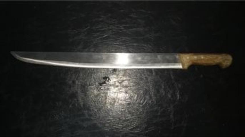 Bı&ccedil;akla Gezen Şahıs Yakalandı