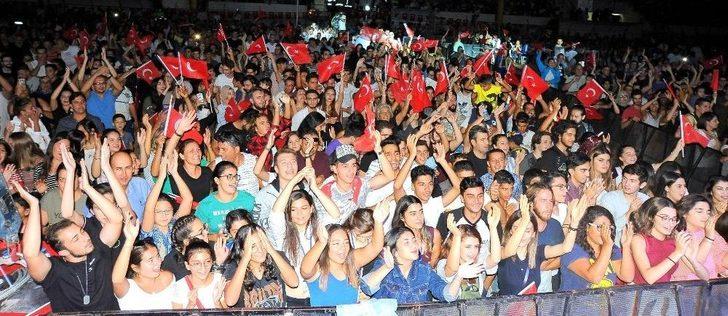 Seferihisar’da Muhteşem Kutlama G1