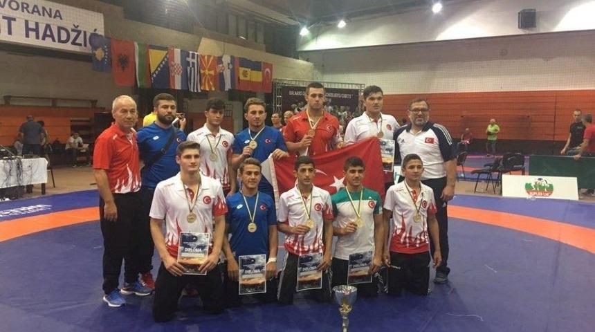 Kağıtsporlu G&uuml;reş&ccedil;i, Balkan Şampiyonu Oldu