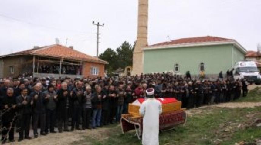 Tokatta İntihar Eden Er K&ouml;y&uuml;nde Toprağa Veridli