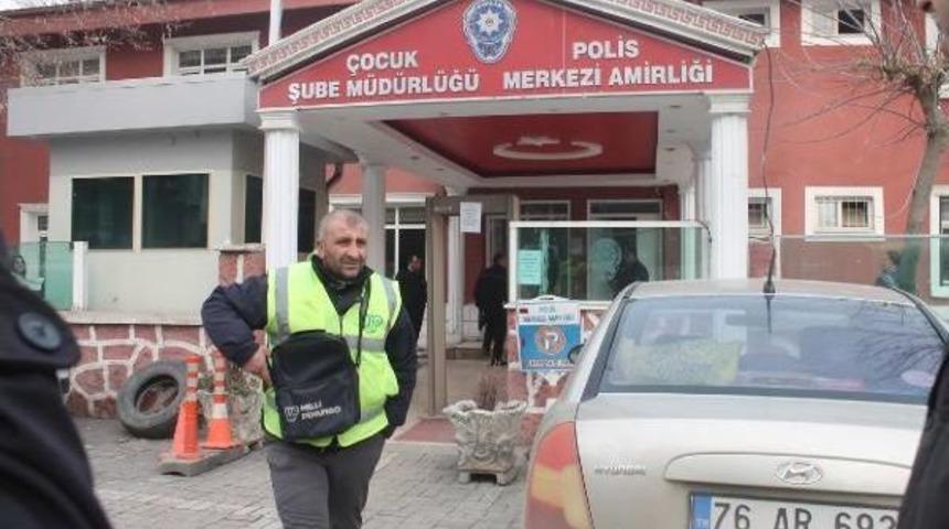Kapka&ccedil;&ccedil;ı &Ccedil;ocuklar, Polise Doğru Ka&ccedil;ınca Yakalandı