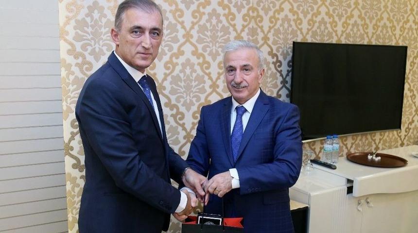 Vali Kam&ccedil;ı&rsquo;dan Komutan Kırış&rsquo;a Veda Yemeği