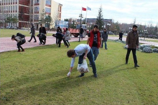 Aü İletişim Bilimleri Fakültesi Öğrencilerinden Çevreci Hareket