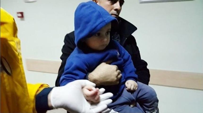 Parmaklarını Çelik Kapıya Sıkıştıran Çocuğu İtfaiye Kurtardı