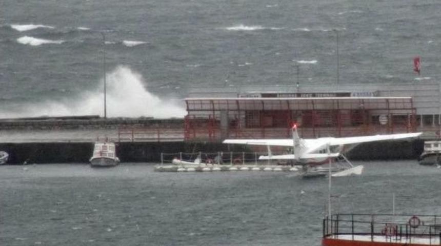 Deniz Ulaşımına Fırtına Engeli