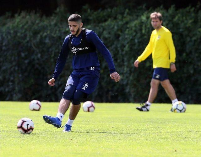 Fenerbahçe, Atiker Konyaspor Maçı Hazırlıklarını Sürdürüyor