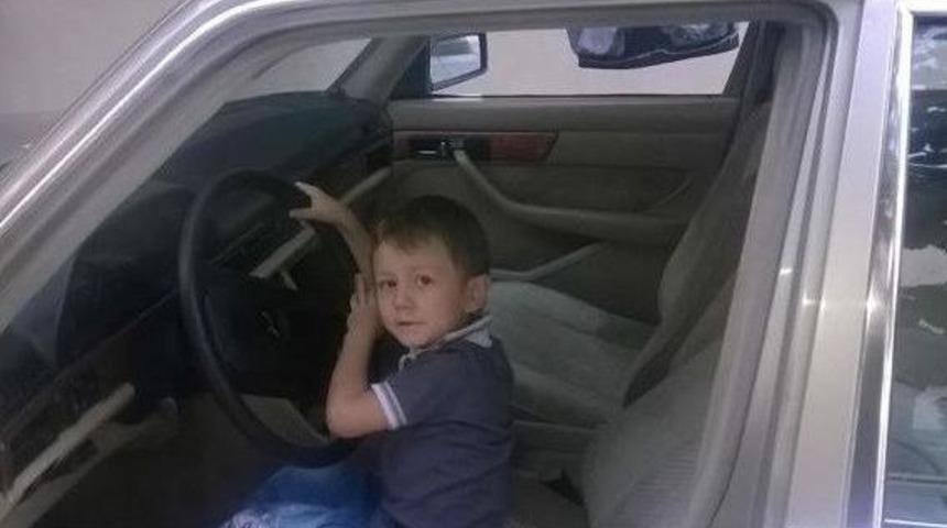 Üzerine Kale Direği Düşen Çocuk Hayatını Kaybetti