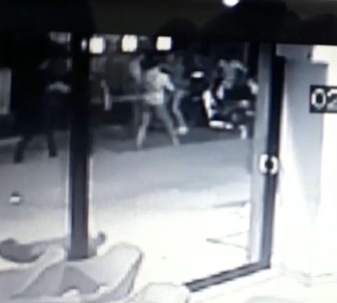 &Uuml;niversite &Ouml;ğrencisinin &Ouml;ld&uuml;r&uuml;ld&uuml;ğ&uuml; Anlar G&uuml;venlik Kamerasında