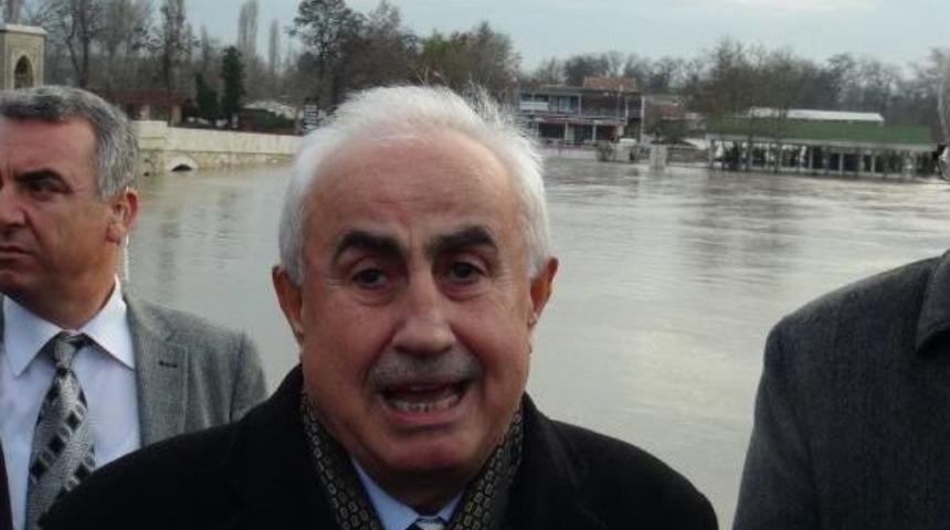 Edirne'de K&ouml;pr&uuml;ler 3 G&uuml;nd&uuml;r Trafiğe Kapalı, (2)