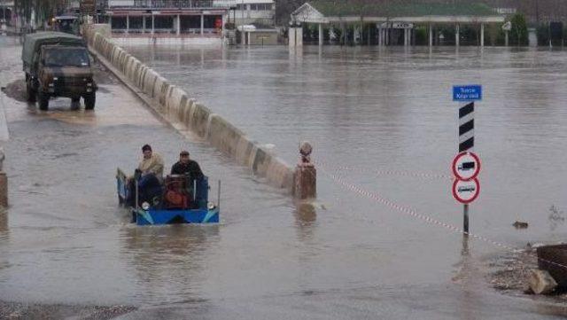 Edirne'de Köprüler 3 Gündür Trafiğe Kapalı, (2)