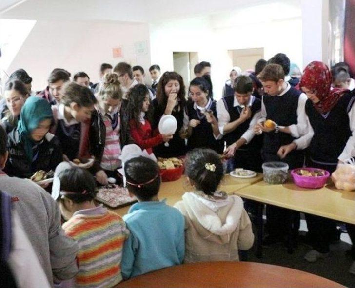 İlkokul Öğrencilerinden Lise Öğrencilerine Yerli Malı Yiyecek İkramı G3