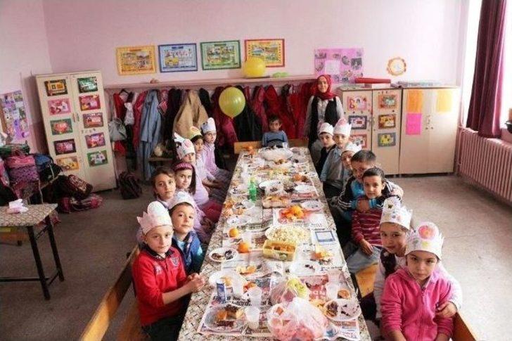 İlkokul Öğrencilerinden Lise Öğrencilerine Yerli Malı Yiyecek İkramı G4