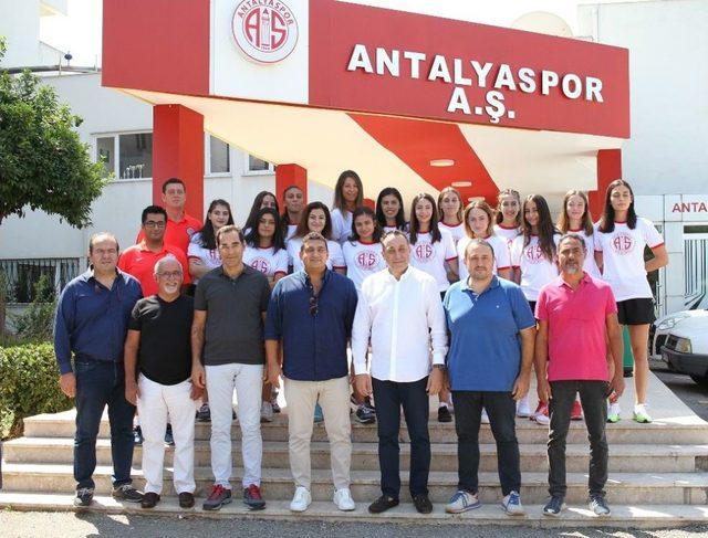 Antalyaspor Bayan A Voleybol Takımı Lige Hazır