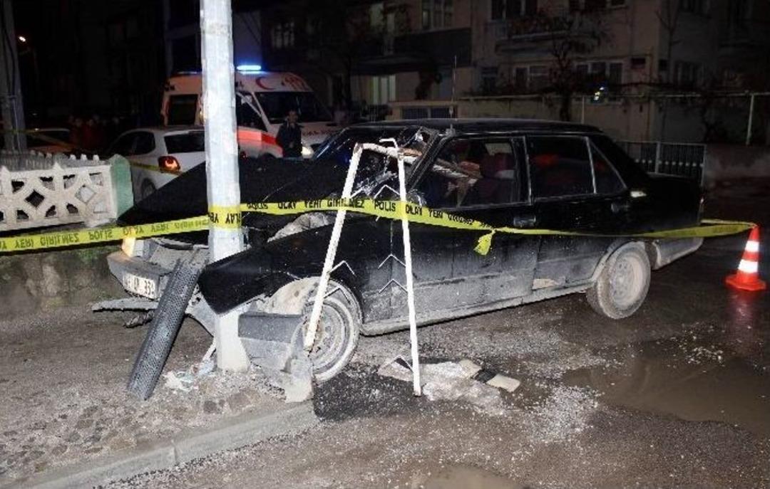 Kamyondan D&uuml;şen Demir S&uuml;r&uuml;c&uuml;ye Saplandı