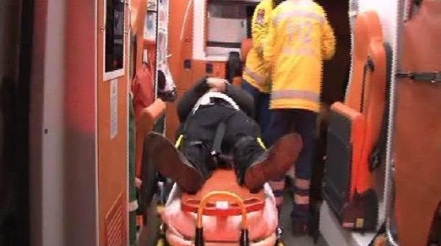 Kadık&ouml;y'de Kaza: 1 &Ouml;l&uuml; 2 Yaralı