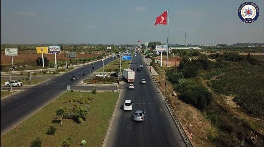 Antalya&rsquo;da Trafik Dronla Denetlendi