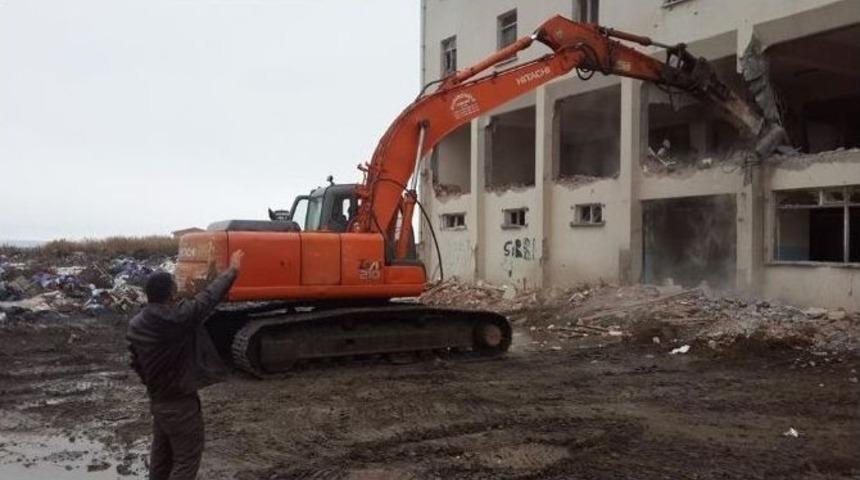 Lapseki&rsquo;ye Spor Tesisleri Yapılıyor