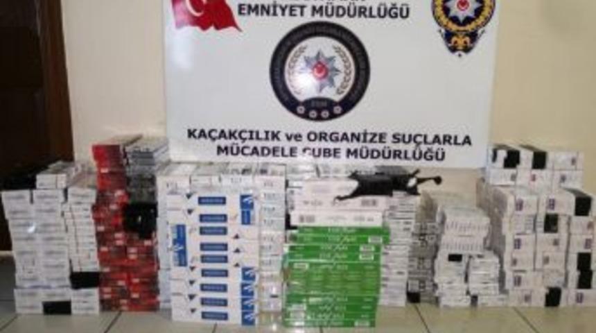 Durdurulan Otomobilde G&uuml;mr&uuml;k Ka&ccedil;ağı Sigara Yakalandı