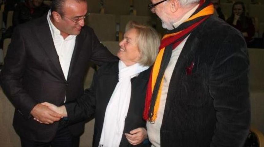 Albayrak'tan Mevlana'nın Torununa İmzalı Forma S&ouml;z&uuml;