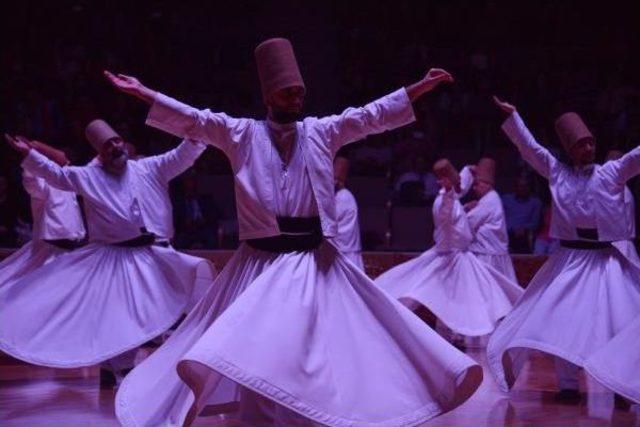 Albayrak'tan Mevlana'nın Torununa İmzalı Forma Sözü