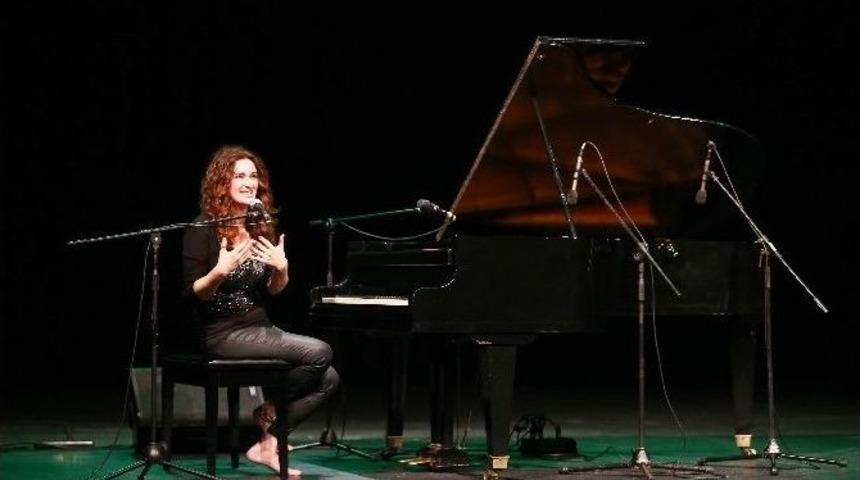 Piyanist Anjelika Akbar, Başakşehirliler&rsquo;den Dua İstedi