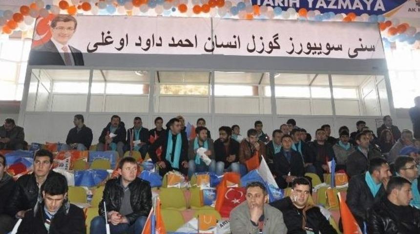 Başbakan Davutoğlu&rsquo;nu Osmanlıca Pankart İle Karşıladılar