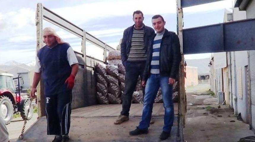 Sandıklı&rsquo;da Patates &Uuml;reticisinin Y&uuml;z&uuml; G&uuml;l&uuml;yor