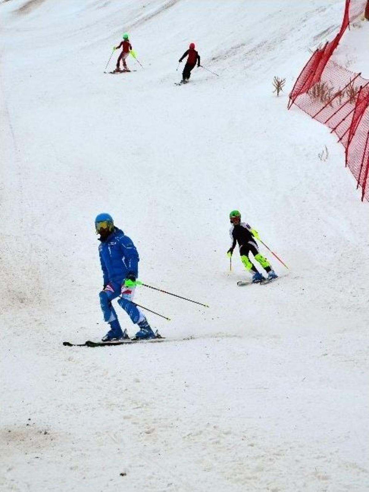 Sezonun İlk Kayak Yarışı Erzurum&rsquo;da Yapıldı
